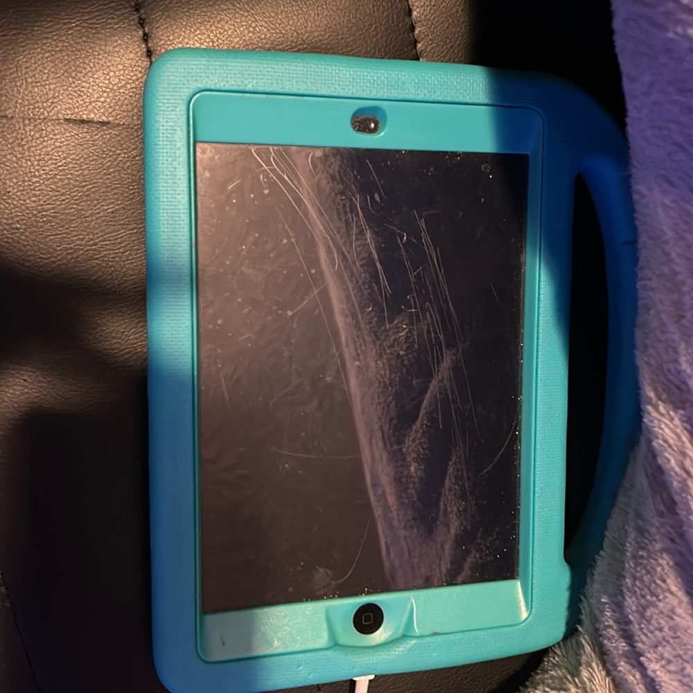 Come With Case And Has Scratches On The Screen Protector